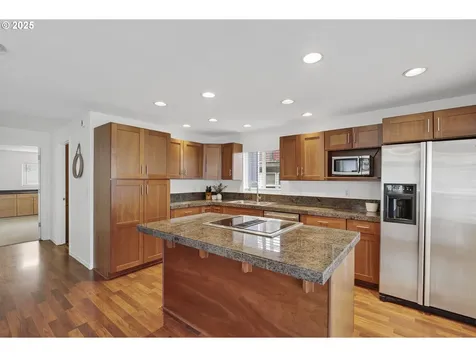11630 N Island Cove Lane Portland OR 97217