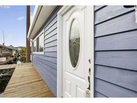 11630 N Island Cove Lane Portland OR 97217