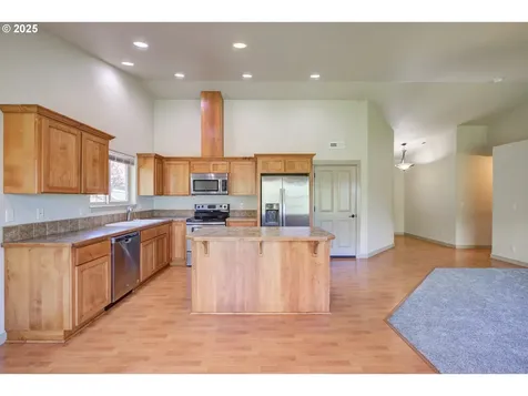 1920 NE Sunset Street Roseburg OR 97470