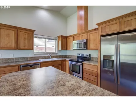1920 NE Sunset Street Roseburg OR 97470