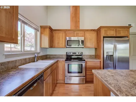 1920 NE Sunset Street Roseburg OR 97470