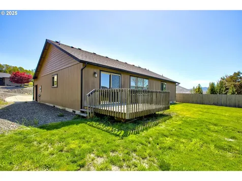 1920 NE Sunset Street Roseburg OR 97470