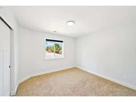 5233 SE 109th Avenue Portland OR 97266