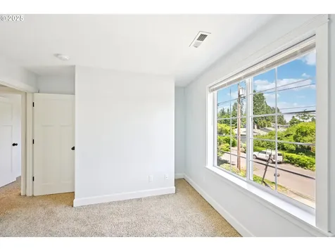 5233 SE 109th Avenue Portland OR 97266
