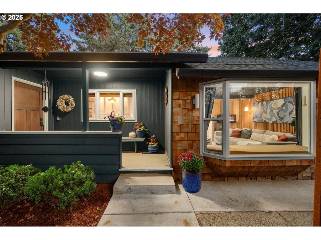6136 SE Harney Street Portland OR 97206