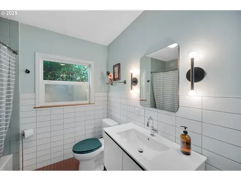 6136 SE Harney Street Portland OR 97206