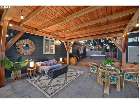 6136 SE Harney Street Portland OR 97206