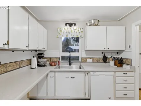 3090 D Street NE Salem OR 97301