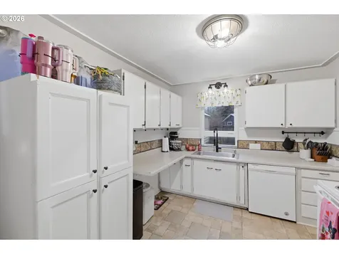 3090 D Street NE Salem OR 97301