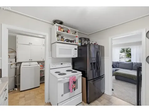 3090 D Street NE Salem OR 97301