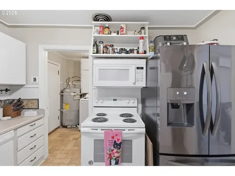 3090 D Street NE Salem OR 97301