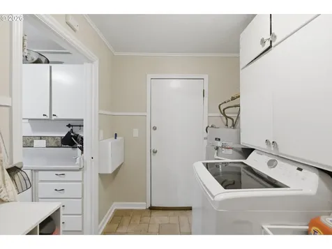3090 D Street NE Salem OR 97301