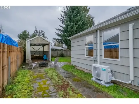3090 D Street NE Salem OR 97301