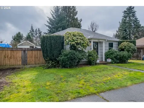 3090 D Street NE Salem OR 97301