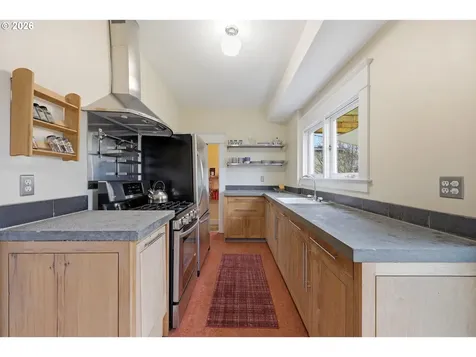 4549 NE 22nd Avenue Portland OR 97211