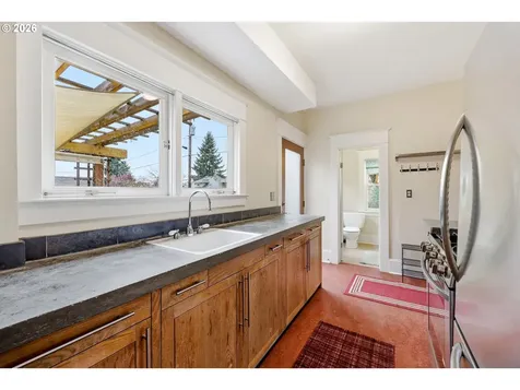 4549 NE 22nd Avenue Portland OR 97211