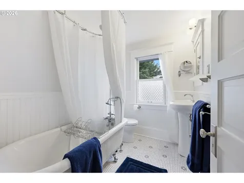 4549 NE 22nd Avenue Portland OR 97211