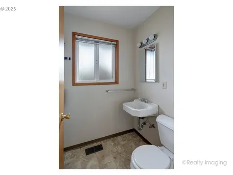 10608 NE Tillamook Street Portland OR 97220