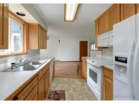 10608 NE Tillamook Street Portland OR 97220