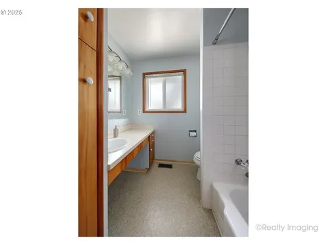 10608 NE Tillamook Street Portland OR 97220