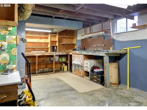 10608 NE Tillamook Street Portland OR 97220