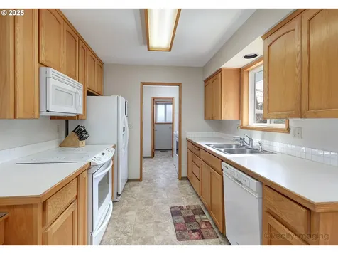 10608 NE Tillamook Street Portland OR 97220