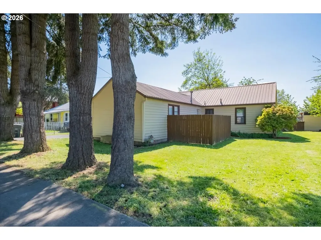 1044 23rd Avenue Sweet Home OR 97386
