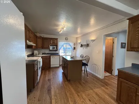 108/110 Park Avenue Seneca OR 97873