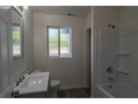 320 Wells Lane Oakland OR 97462