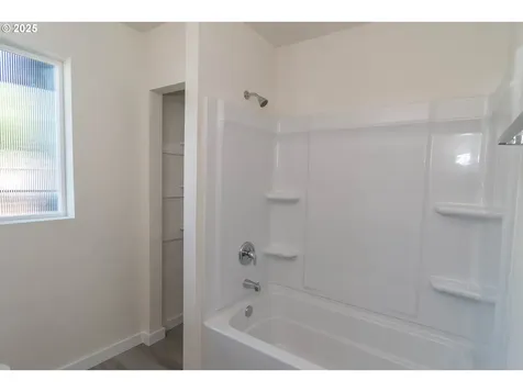 320 Wells Lane Oakland OR 97462
