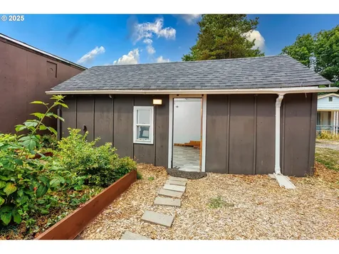 7015 SE Boise Street Portland OR 97206