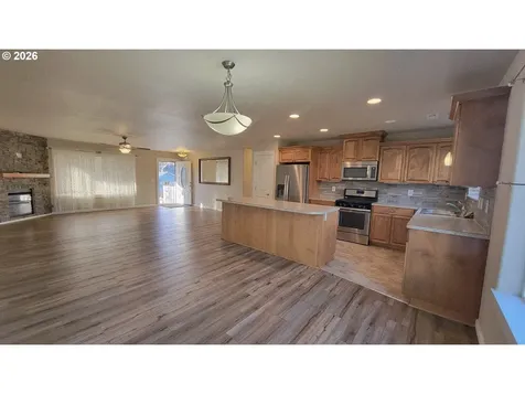 1570 W Basil Street Roseburg OR 97471