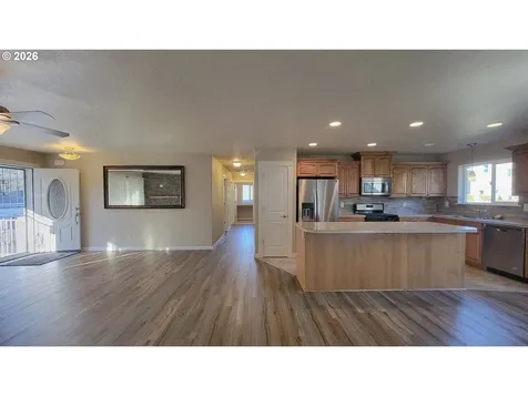 1570 W Basil Street Roseburg OR 97471