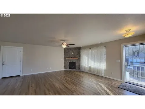 1570 W Basil Street Roseburg OR 97471