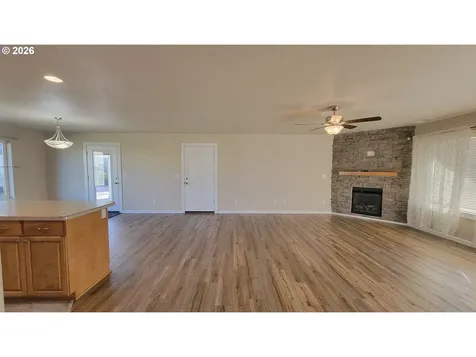 1570 W Basil Street Roseburg OR 97471