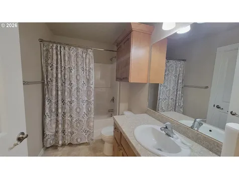 1570 W Basil Street Roseburg OR 97471