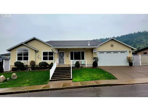 1570 W Basil Street Roseburg OR 97471