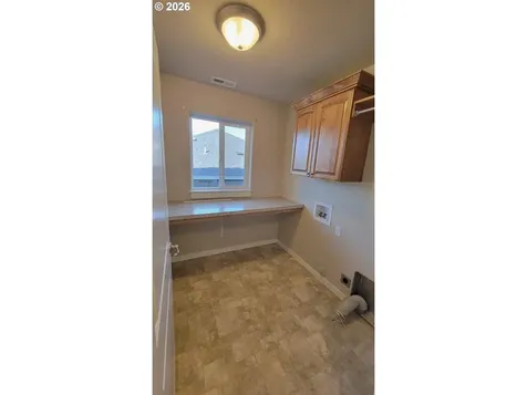 1570 W Basil Street Roseburg OR 97471