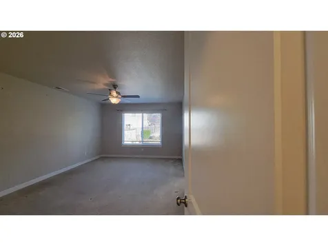 1570 W Basil Street Roseburg OR 97471