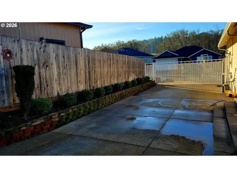 1570 W Basil Street Roseburg OR 97471