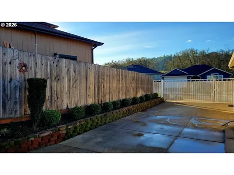 1570 W Basil Street Roseburg OR 97471