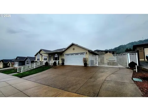 1570 W Basil Street Roseburg OR 97471