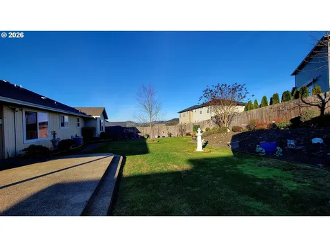 1570 W Basil Street Roseburg OR 97471