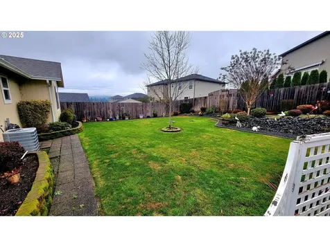 1570 W Basil Street Roseburg OR 97471