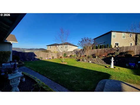 1570 W Basil Street Roseburg OR 97471