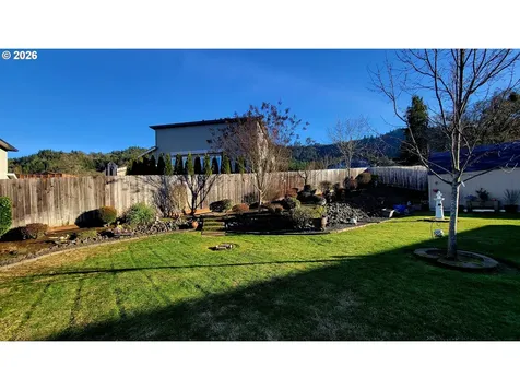1570 W Basil Street Roseburg OR 97471