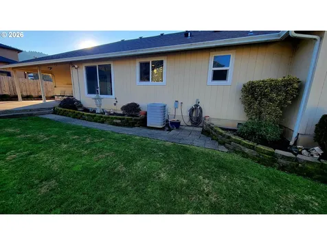 1570 W Basil Street Roseburg OR 97471