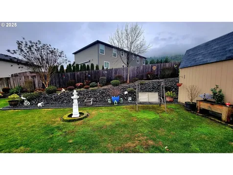 1570 W Basil Street Roseburg OR 97471
