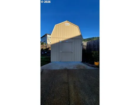1570 W Basil Street Roseburg OR 97471