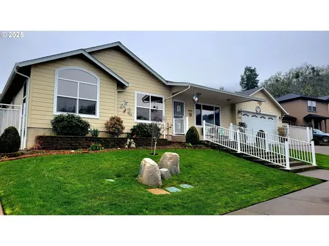 1570 W Basil Street Roseburg OR 97471
